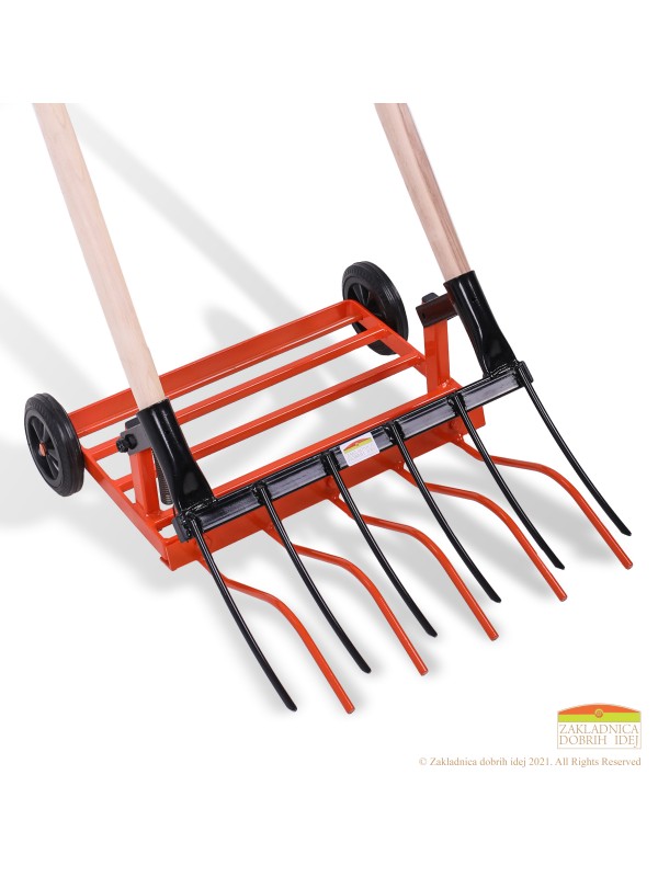 Innovative forks with wheels for aeration and tillage 50 cm wide 